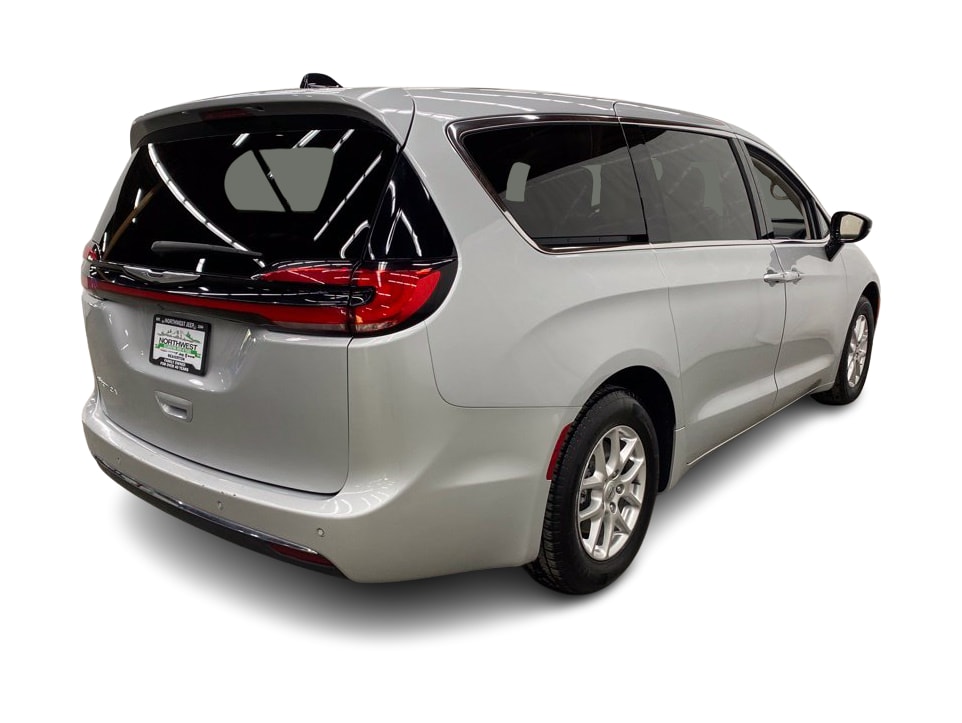 Thumbnail: 2024 Chrysler Pacifica - 19