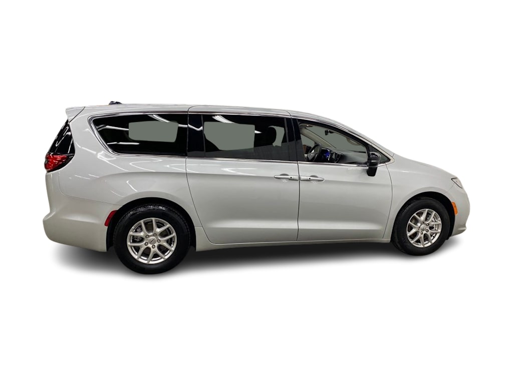 Thumbnail: 2024 Chrysler Pacifica - 20