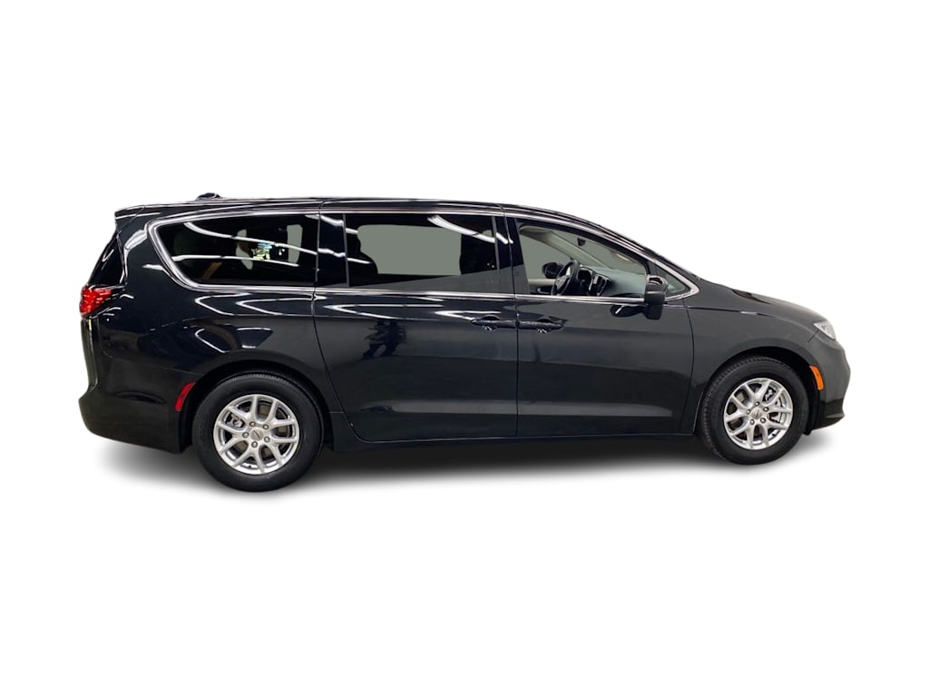 Thumbnail: 2023 Chrysler Pacifica - 21