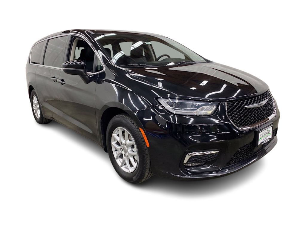 Thumbnail: 2023 Chrysler Pacifica - 22