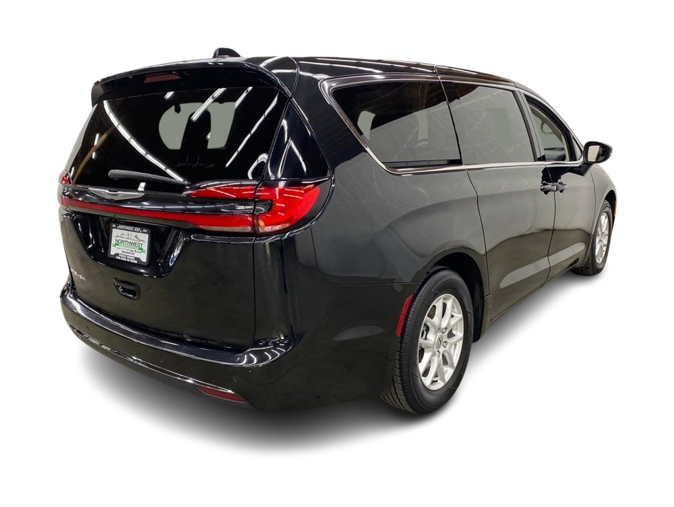 Thumbnail: 2023 Chrysler Pacifica - 20