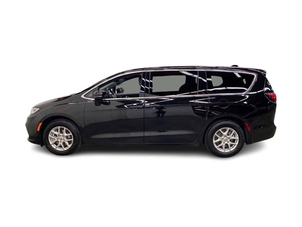 Thumbnail: 2025 Chrysler Pacifica - 3