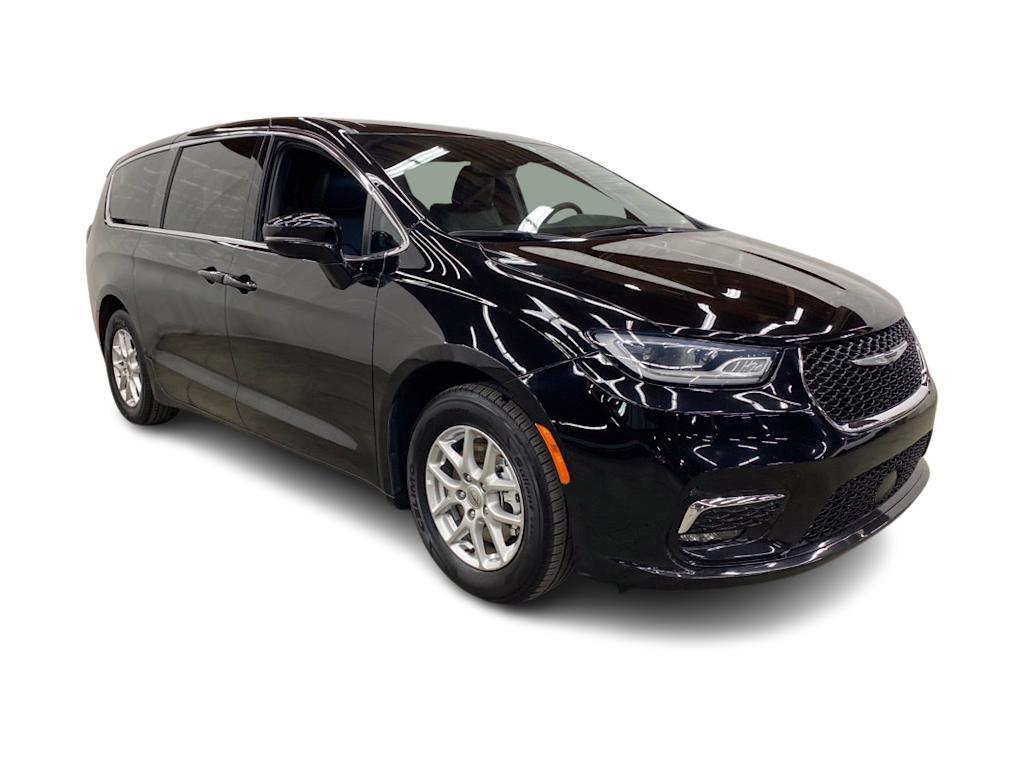 Thumbnail: 2025 Chrysler Pacifica - 21