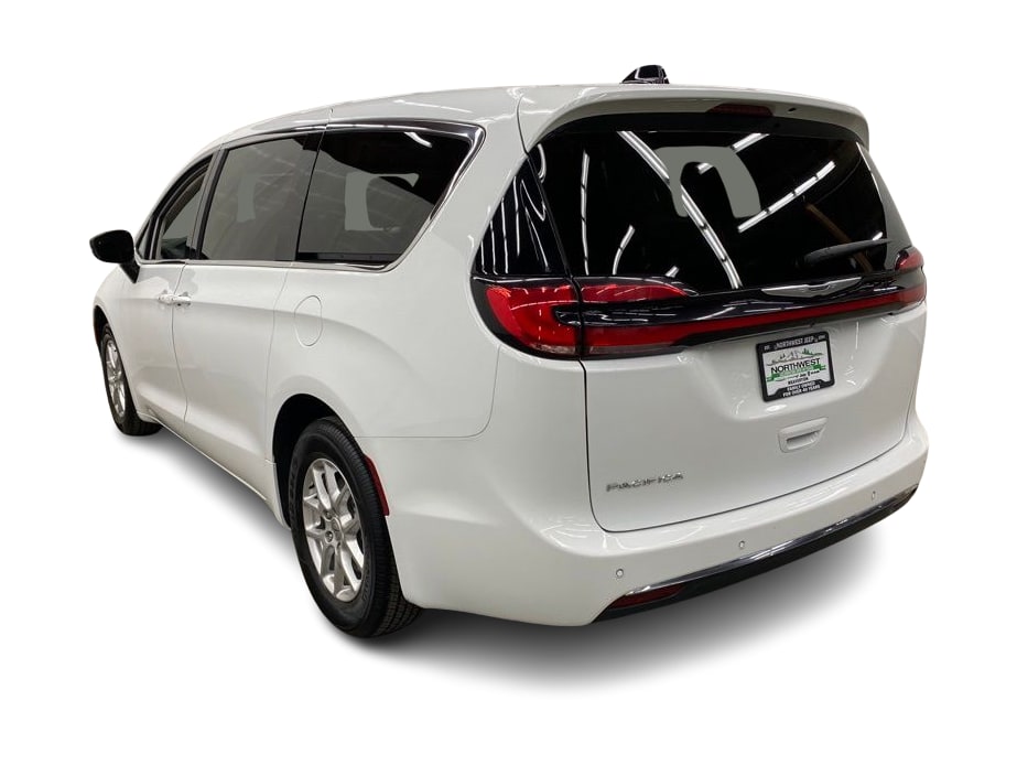 Thumbnail: 2024 Chrysler Pacifica - 4