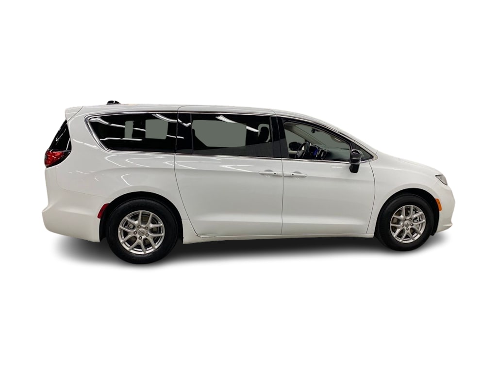 Thumbnail: 2024 Chrysler Pacifica - 21