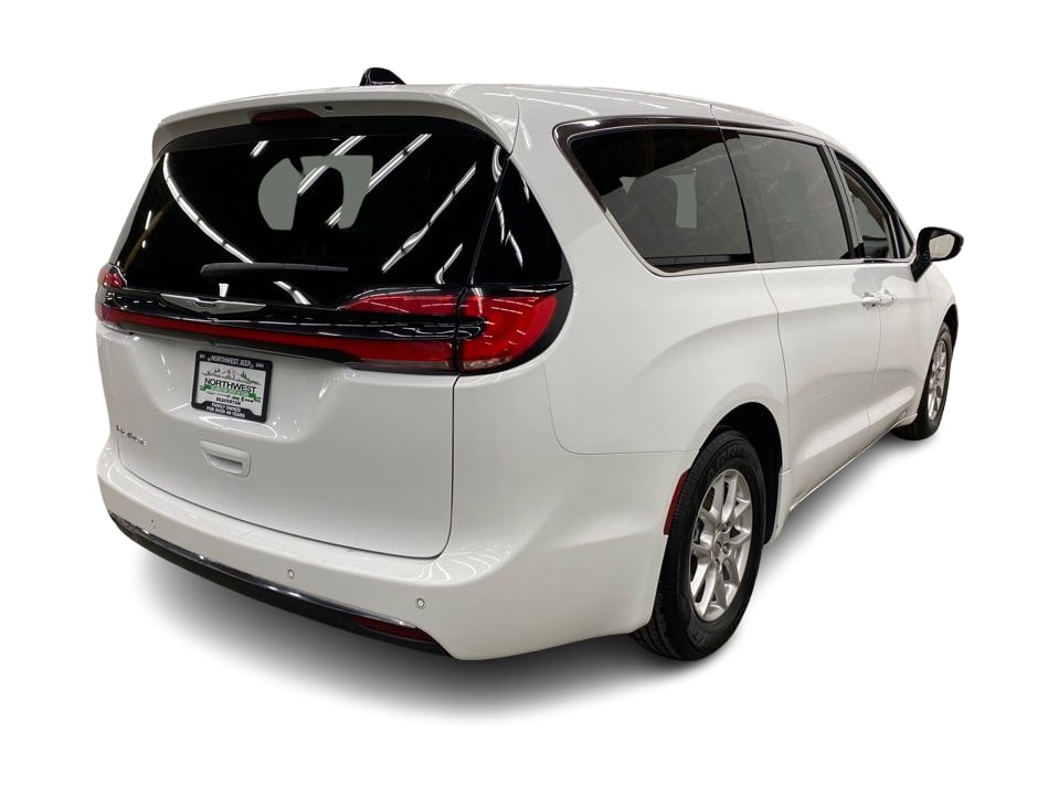Thumbnail: 2024 Chrysler Pacifica - 20