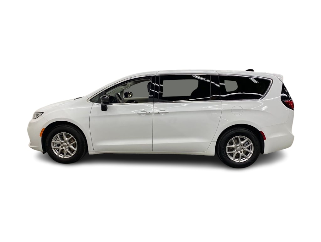 Thumbnail: 2024 Chrysler Pacifica - 3