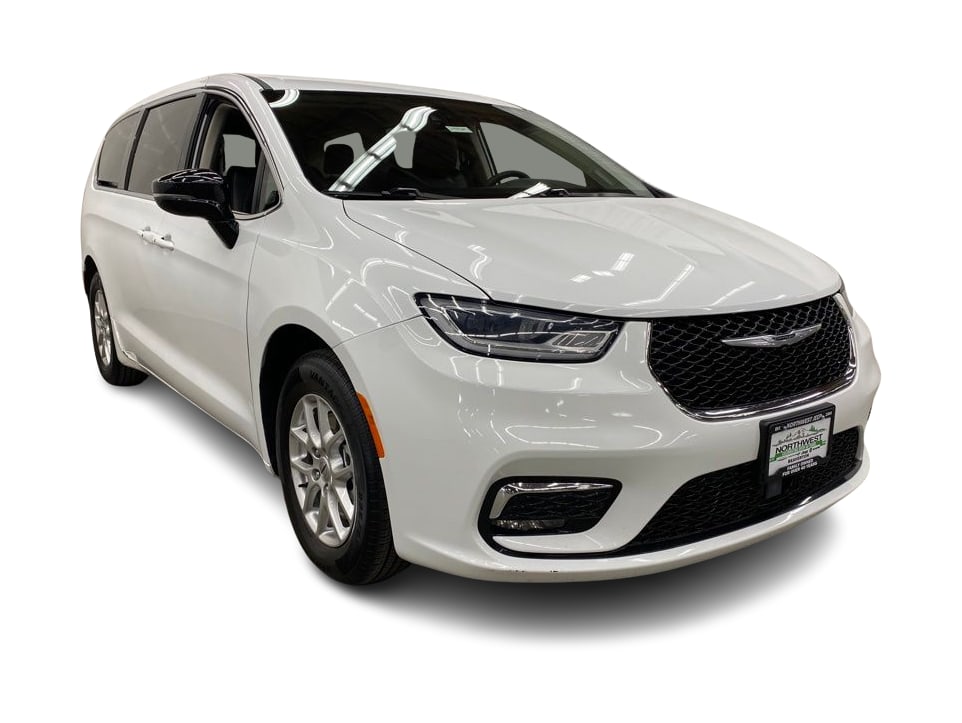 Thumbnail: 2024 Chrysler Pacifica - 22