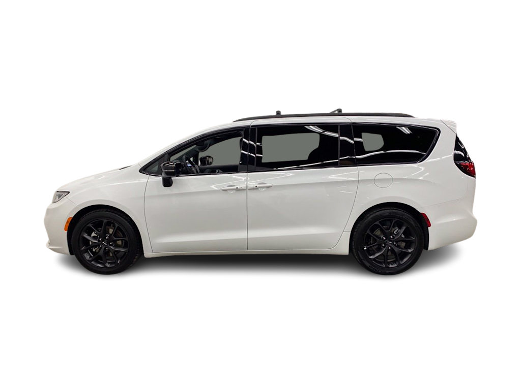 Thumbnail: 2025 Chrysler Pacifica - 3