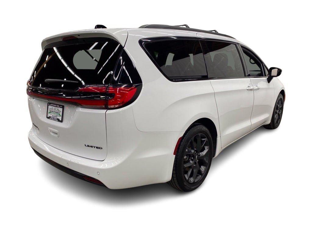Thumbnail: 2025 Chrysler Pacifica - 18