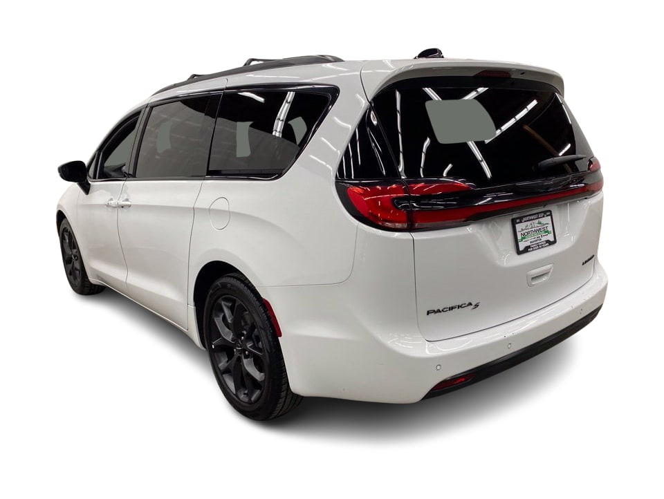 Thumbnail: 2025 Chrysler Pacifica - 4