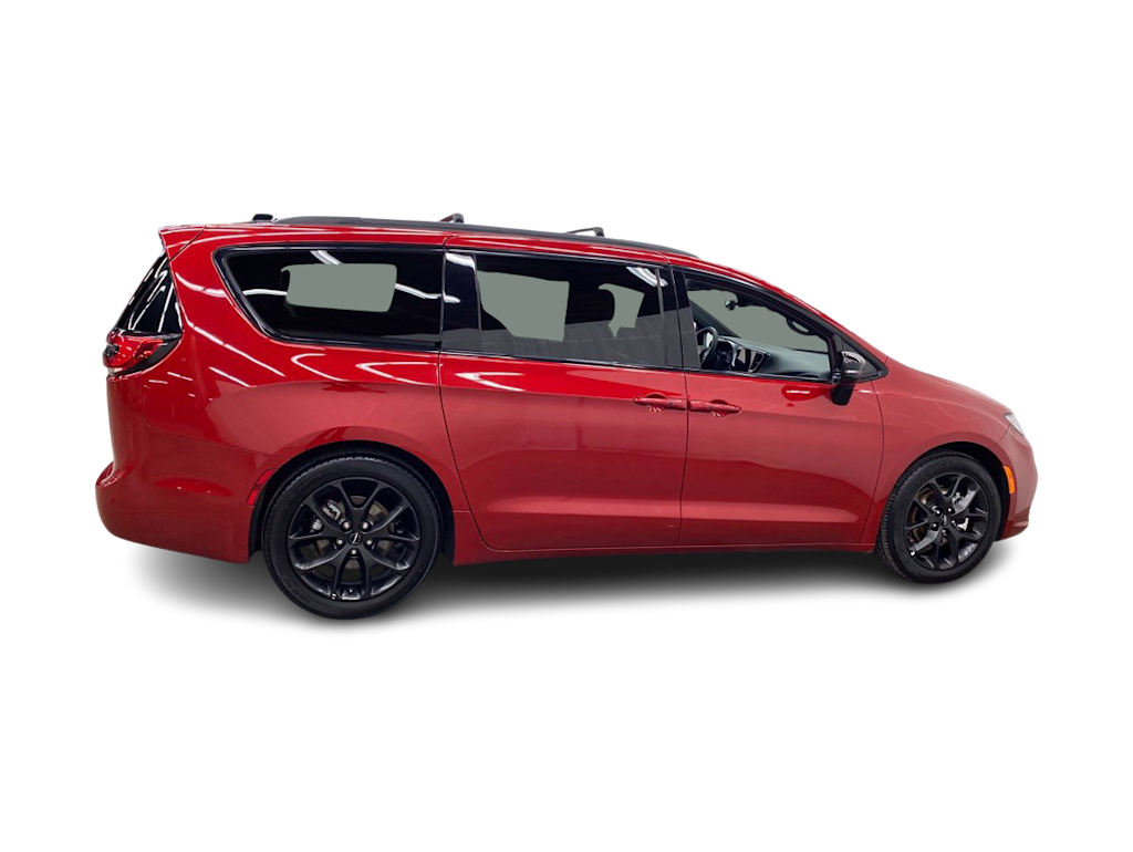 Thumbnail: 2025 Chrysler Pacifica - 18