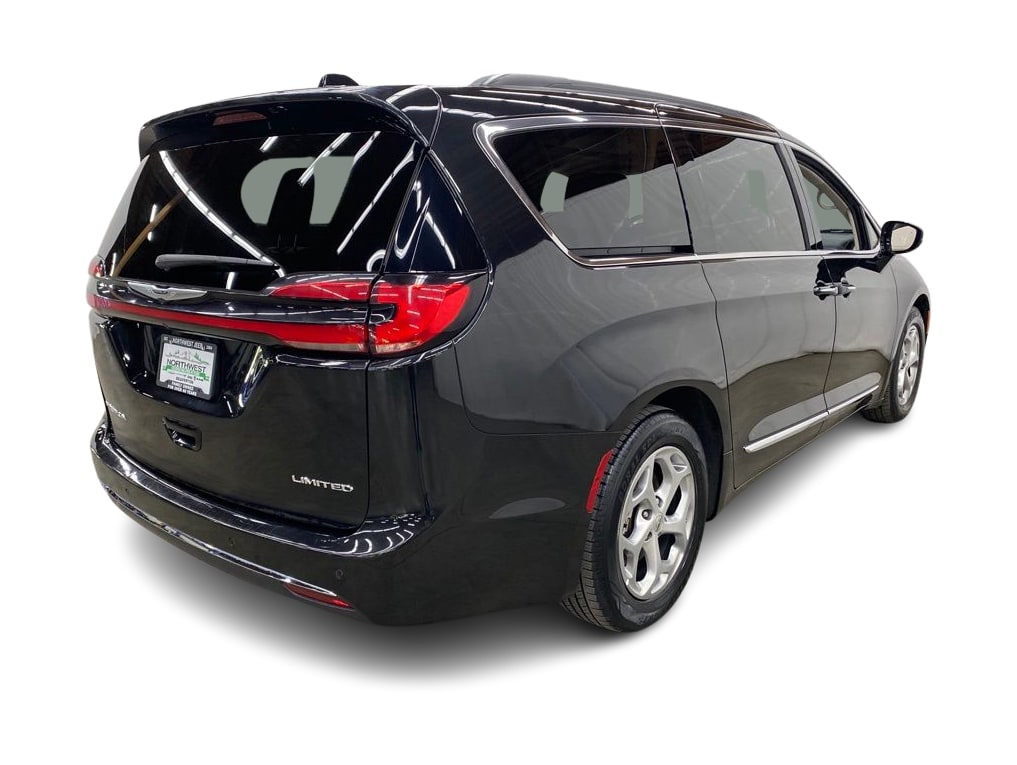 Thumbnail: 2023 Chrysler Pacifica - 20
