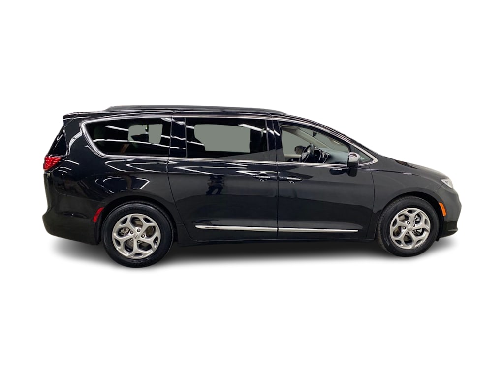 Thumbnail: 2023 Chrysler Pacifica - 21