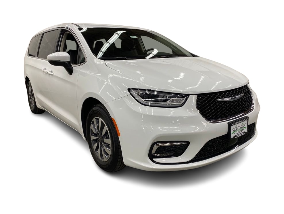 Thumbnail: 2023 Chrysler Pacifica - 21