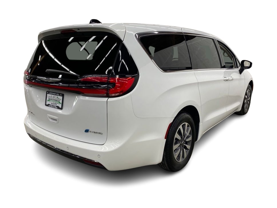 Thumbnail: 2023 Chrysler Pacifica - 19