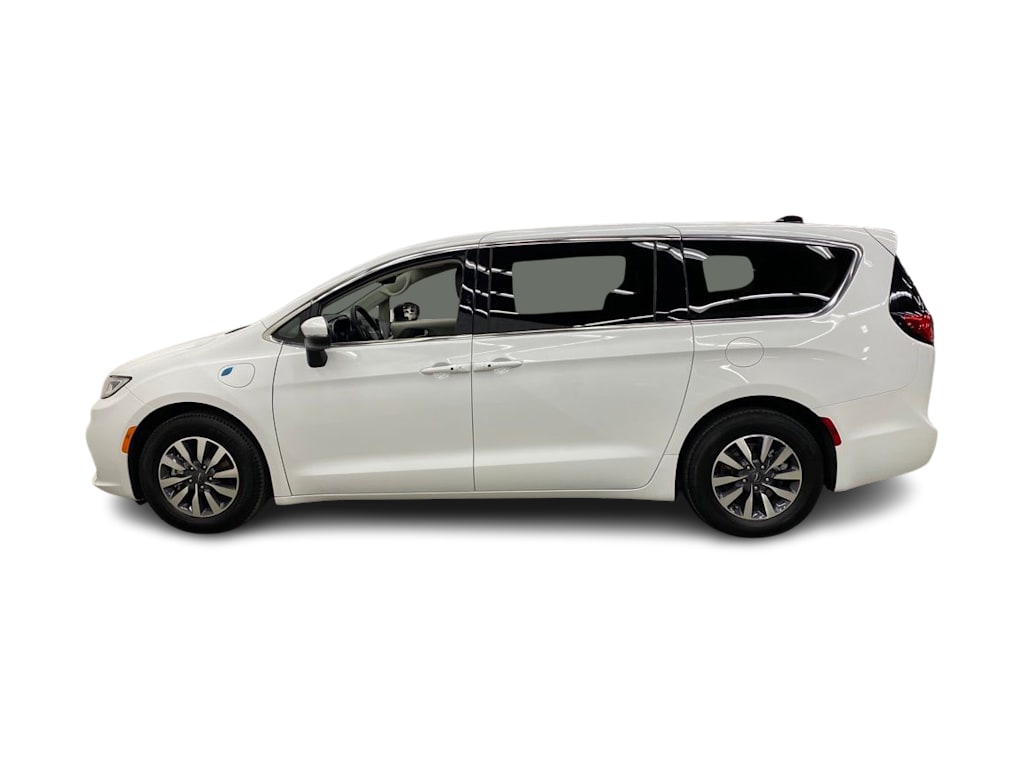 Thumbnail: 2023 Chrysler Pacifica - 3