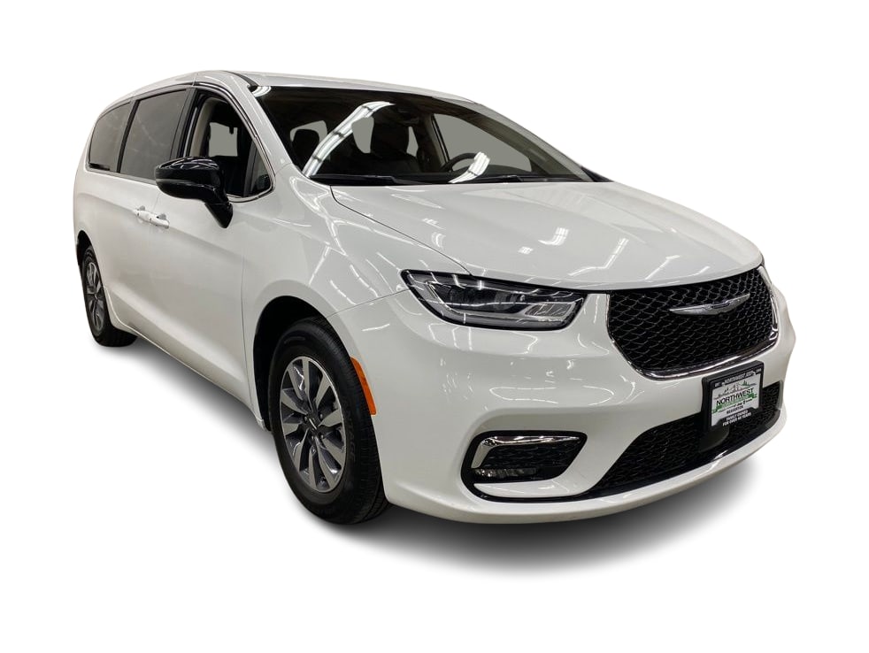 Thumbnail: 2024 Chrysler Pacifica - 22