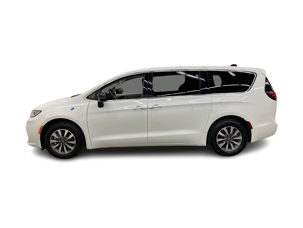 Thumbnail: 2024 Chrysler Pacifica - 3