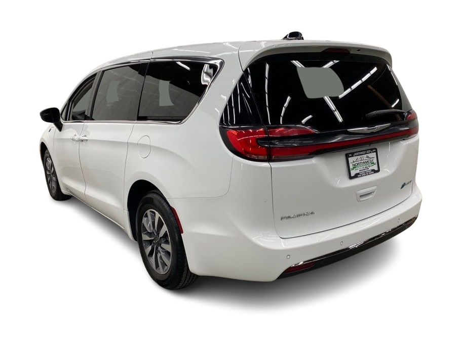 Thumbnail: 2024 Chrysler Pacifica - 4