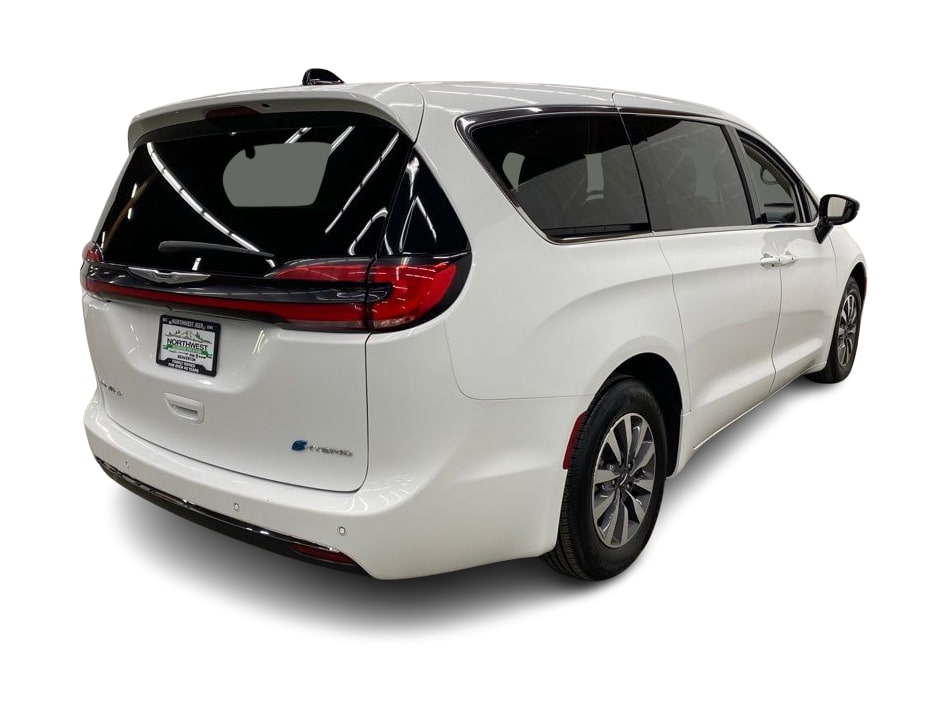 Thumbnail: 2024 Chrysler Pacifica - 20
