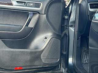2016 Volkswagen Touareg Sport - Photo 2