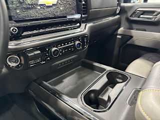 2025 Chevrolet Silverado 2500HD ZR2 - Photo 18