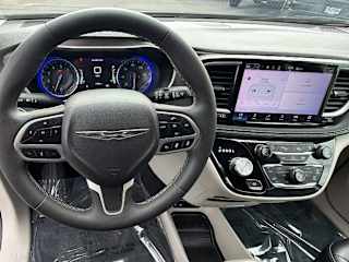 2023 Chrysler Pacifica Touring L - Photo 15