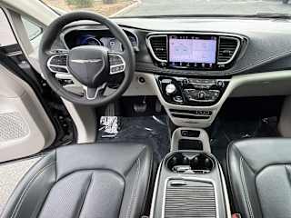 2023 Chrysler Pacifica Touring L - Photo 18