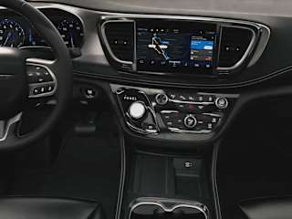 2027 Chrysler Pacifica Limited - Photo 8