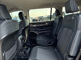 2022 Jeep Grand Cherokee L Laredo - Photo 16