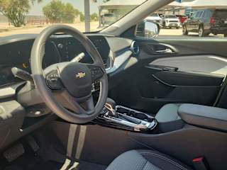2025 Chevrolet Trax LT - Photo 8