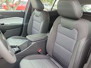 2025 Chevrolet Trax LT - Photo 17