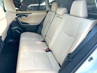 2025 Toyota RAV4 XLE - Photo 17