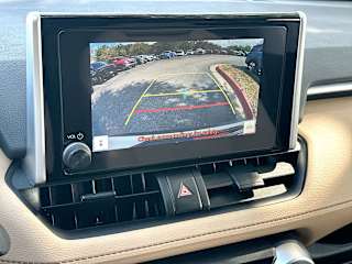 2025 Toyota RAV4 XLE - Photo 19