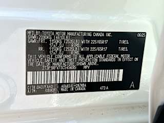 2025 Toyota RAV4 XLE - Photo 24