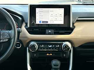 2025 Toyota RAV4 XLE - Photo 6