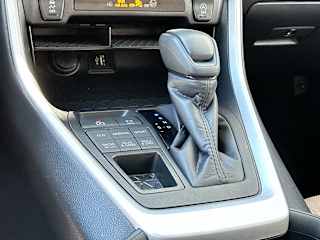2025 Toyota RAV4 XLE - Photo 20