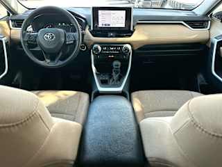 2025 Toyota RAV4 XLE - Photo 15