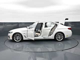 2023 BMW 5 Series 530e - Photo 13