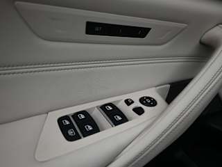 2023 BMW 5 Series 530e - Photo 23