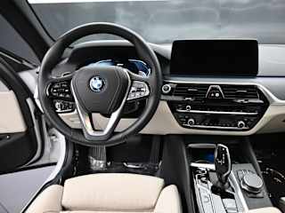 2023 BMW 5 Series 530e - Photo 8