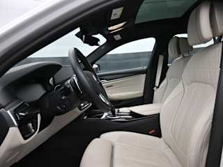 2023 BMW 5 Series 530e - Photo 15