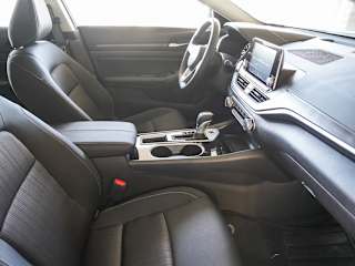 2025 Nissan Altima SV - Photo 14