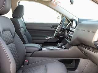 2025 Nissan Pathfinder SV - Photo 16
