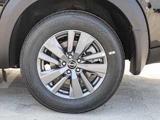 2025 Nissan Pathfinder SV - Photo 13