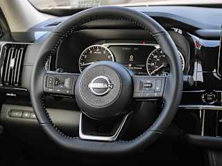 2025 Nissan Pathfinder SV - Photo 15