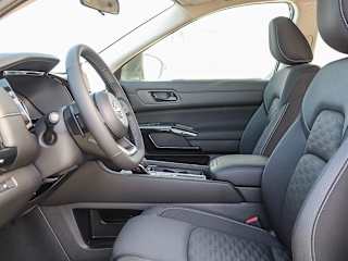 2025 Nissan Pathfinder SV - Photo 17