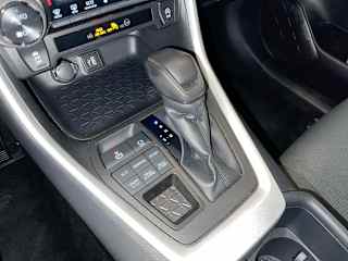 2025 Toyota RAV4 XLE - Photo 18