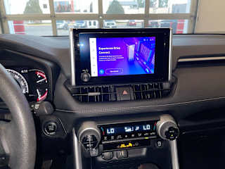 2025 Toyota RAV4 XLE - Photo 17